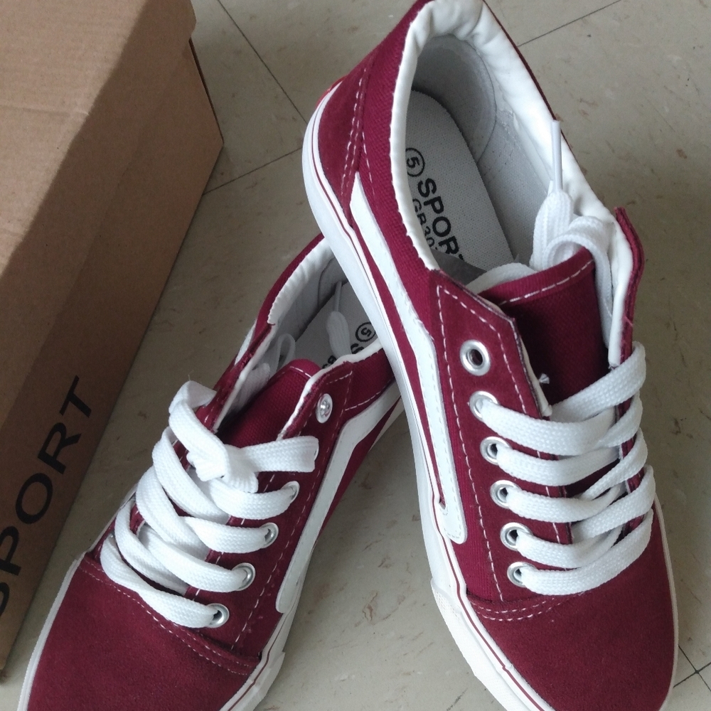 Size 5 retro style women's sneakers
